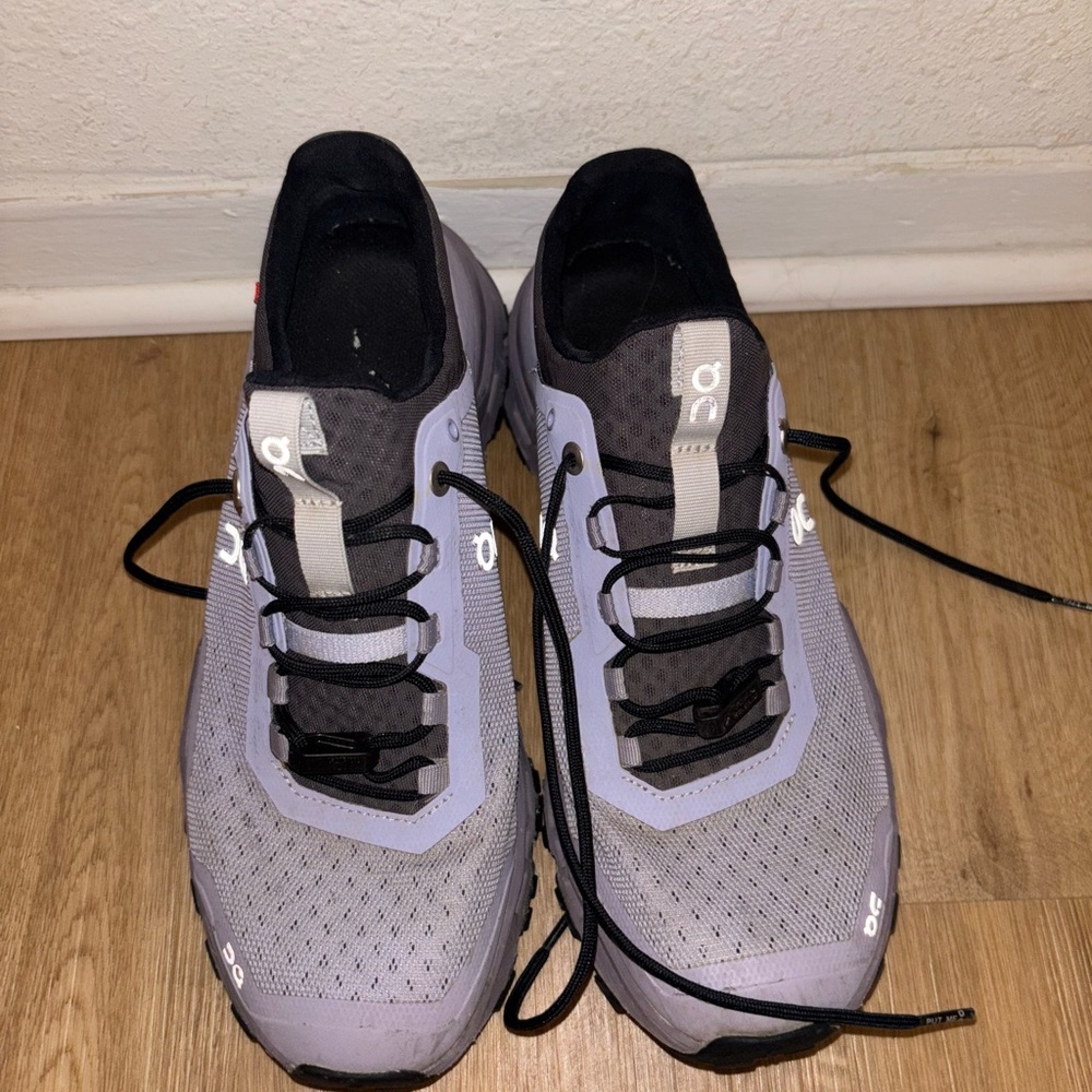 On Running Cloudventure Trail Shoes - Gray and Black